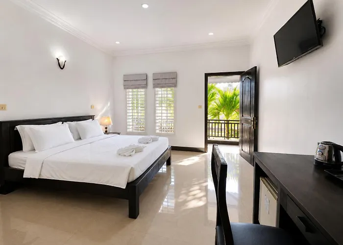 Champs Elysees Boutique 3*