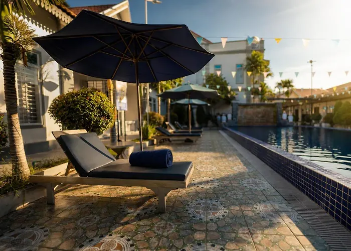 Champs Elysees Boutique 3*